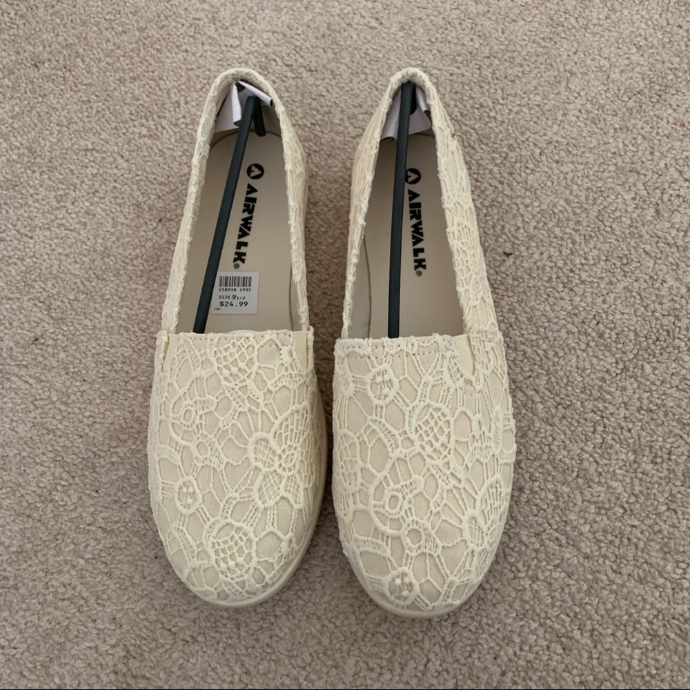 Airwalk Crochet Dream Slip-Ons 9.5 Brand New